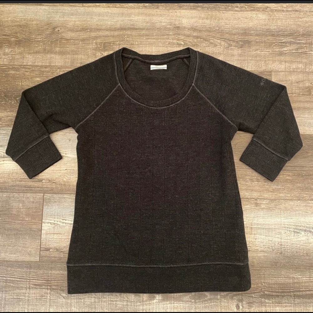 Excellent quality Columbia  grey quarter sleeve